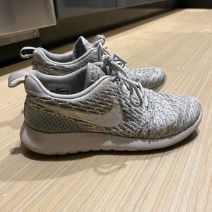 Roshe Run One Flyknit Wolf Grey